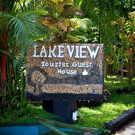 Lake View The Tourist Guest House อนุราธปุระ ภายนอก รูปภาพ