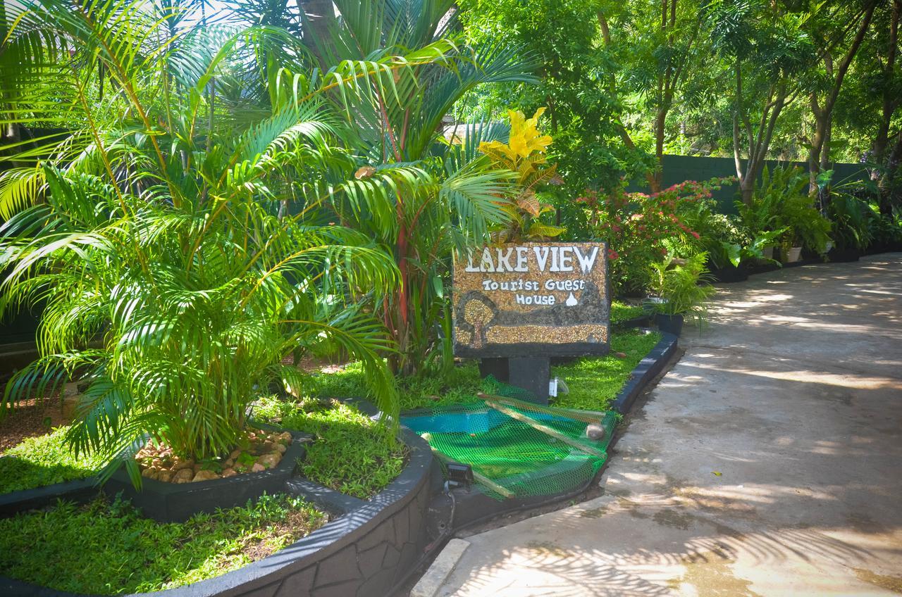 Lake View The Tourist Guest House อนุราธปุระ ภายนอก รูปภาพ