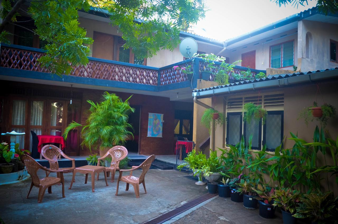 Lake View The Tourist Guest House อนุราธปุระ ภายนอก รูปภาพ