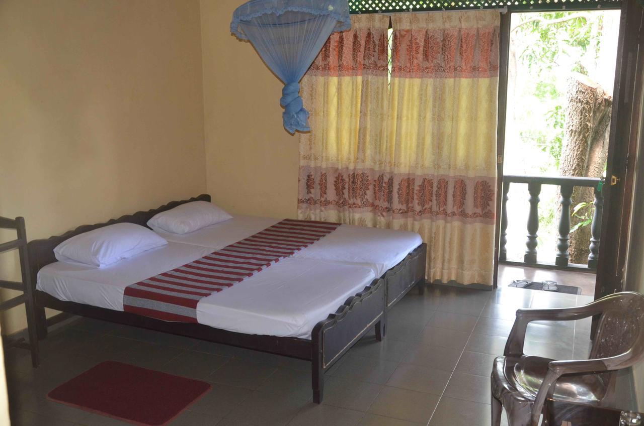 Lake View The Tourist Guest House อนุราธปุระ ภายนอก รูปภาพ
