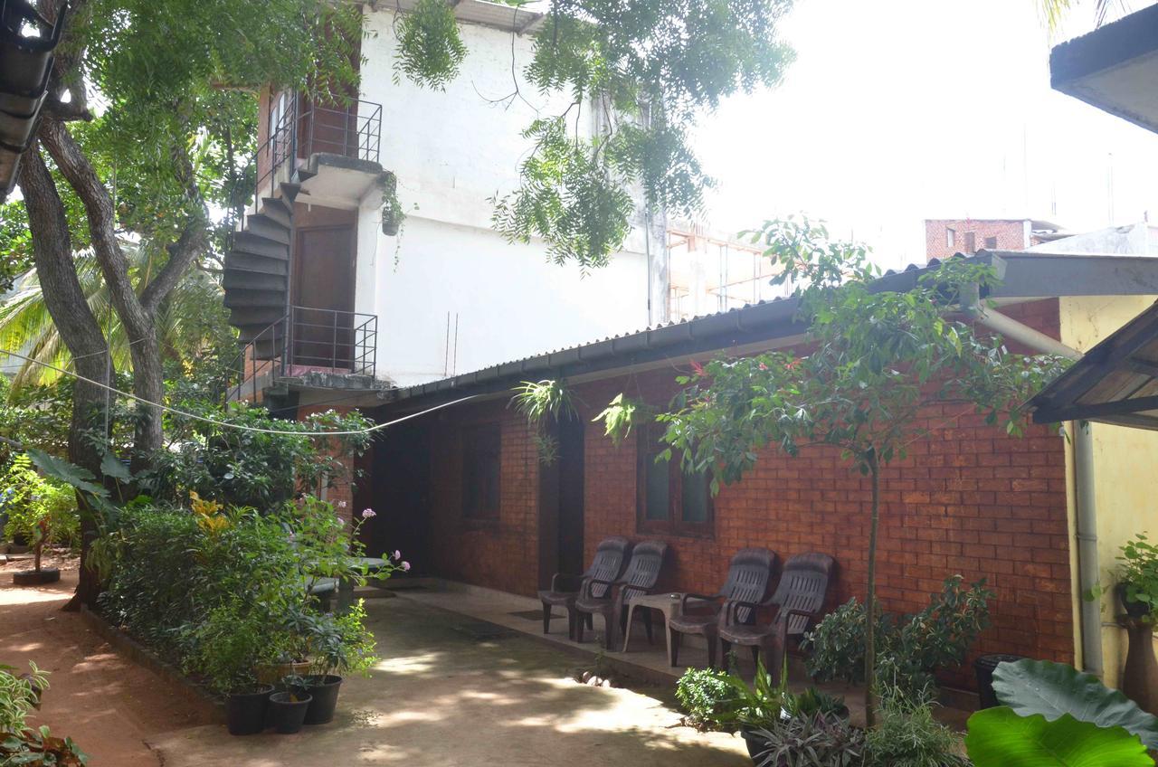 Lake View The Tourist Guest House อนุราธปุระ ภายนอก รูปภาพ