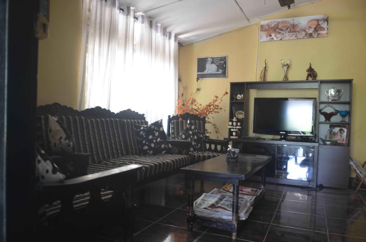 Lake View The Tourist Guest House อนุราธปุระ ภายนอก รูปภาพ