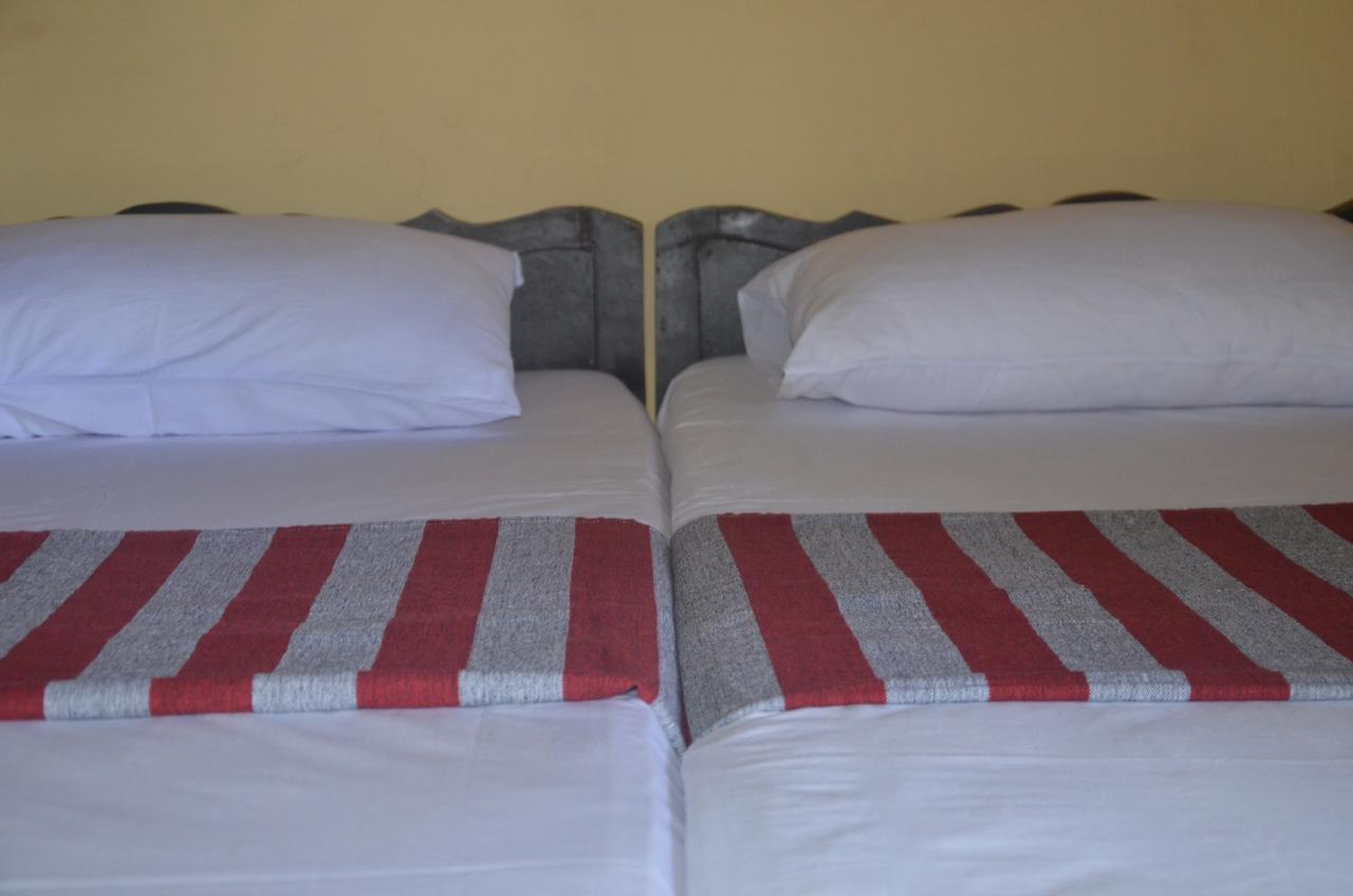Lake View The Tourist Guest House อนุราธปุระ ภายนอก รูปภาพ