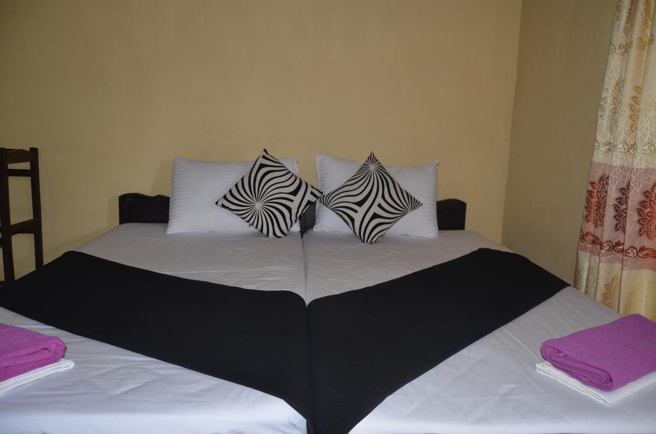 Lake View The Tourist Guest House อนุราธปุระ ภายนอก รูปภาพ